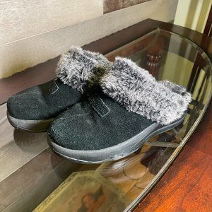 SKECHERS Womens 6 Clog Mules Shindigs Tone-Ups Fur Black Suede Shoe Faux
